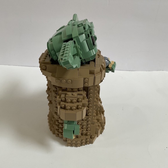 LEGO Star Wars: The Mandalorian Series The Child 75318 - Baby Yoda Grogu - Picture 7 of 8